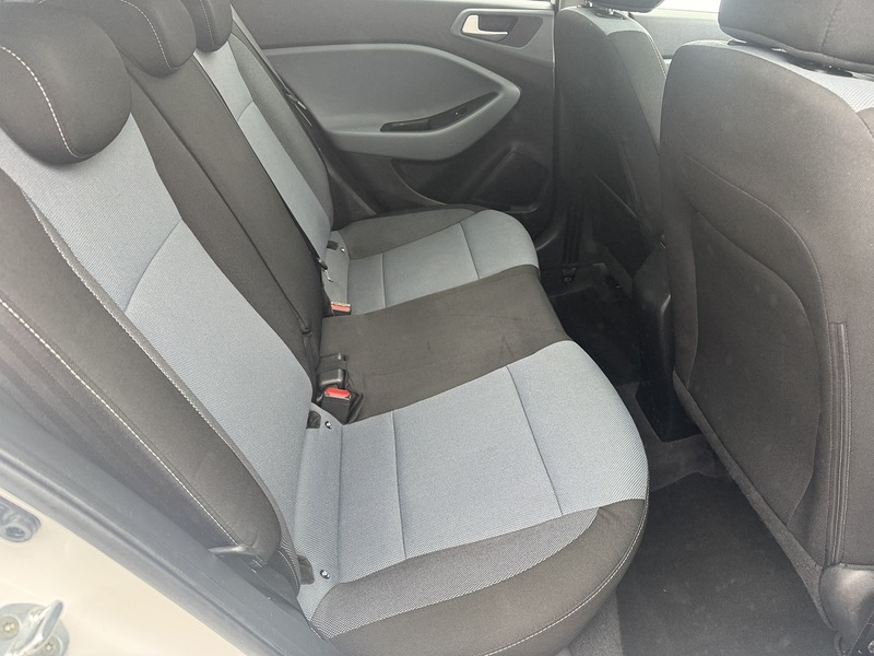 Hyundai 1.4 CRDi Premium SE Hatchback 5dr Diesel Manual Euro 6 (90 ps)