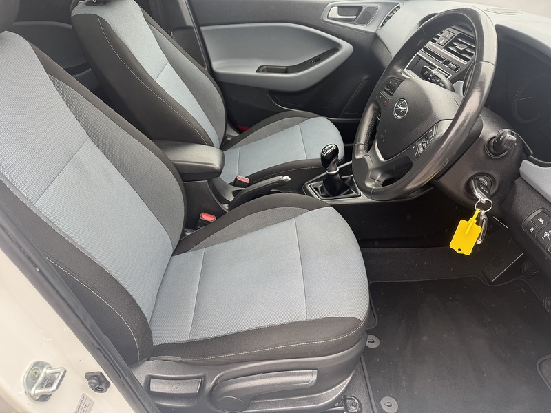 Hyundai 1.4 CRDi Premium SE Hatchback 5dr Diesel Manual Euro 6 (90 ps)