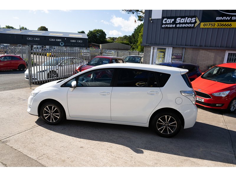 Toyota 1.6 V-Matic Icon MPV 5dr Petrol Manual Euro 5 Euro 5 (132 ps)