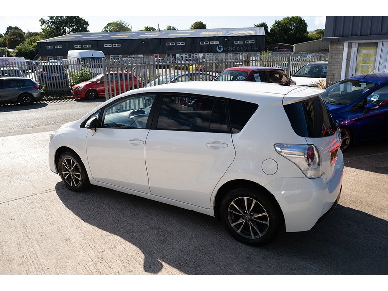 Toyota 1.6 V-Matic Icon MPV 5dr Petrol Manual Euro 5 Euro 5 (132 ps)