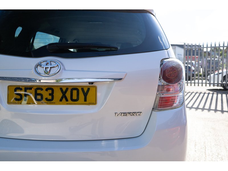 Toyota 1.6 V-Matic Icon MPV 5dr Petrol Manual Euro 5 Euro 5 (132 ps)