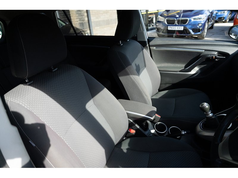 Toyota 1.6 V-Matic Icon MPV 5dr Petrol Manual Euro 5 Euro 5 (132 ps)