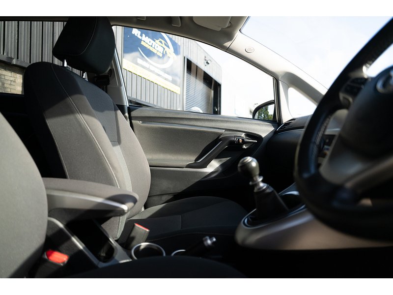 Toyota 1.6 V-Matic Icon MPV 5dr Petrol Manual Euro 5 Euro 5 (132 ps)