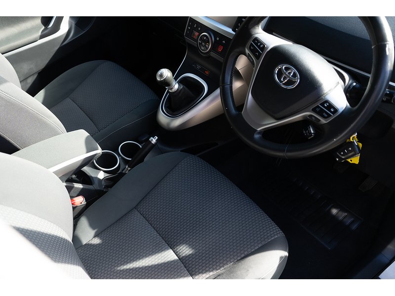 Toyota 1.6 V-Matic Icon MPV 5dr Petrol Manual Euro 5 Euro 5 (132 ps)