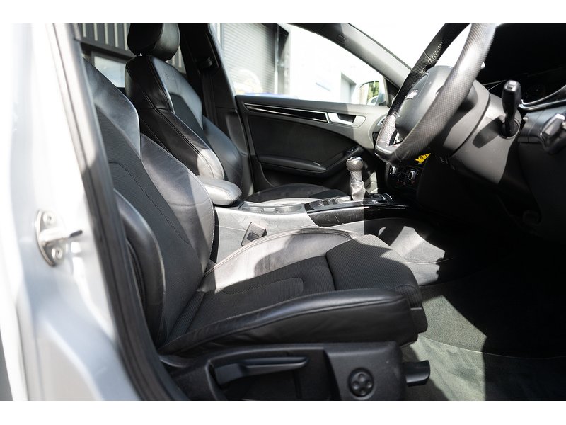 Audi 2.0 TDI Black Edition Estate 5dr Diesel Manual quattro Euro 5 (s/s) (177 ps)
