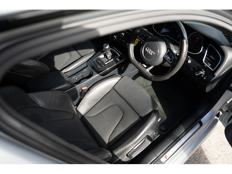 Audi 2.0 TDI Black Edition Estate 5dr Diesel Manual quattro Euro 5 (s/s) (177 ps)