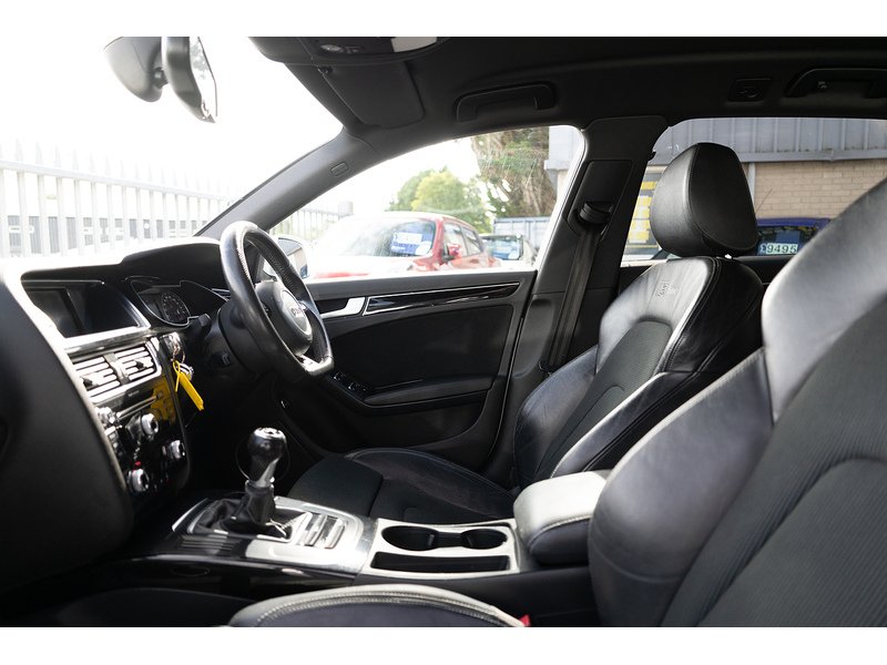 Audi 2.0 TDI Black Edition Estate 5dr Diesel Manual quattro Euro 5 (s/s) (177 ps)