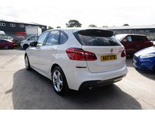 218D Luxury Active Tourer Hatchback 2.0 Automatic Diesel