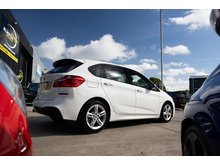 218D Luxury Active Tourer Hatchback 2.0 Automatic Diesel