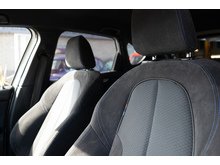 218D Luxury Active Tourer Hatchback 2.0 Automatic Diesel