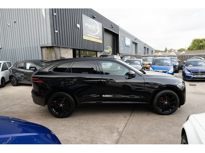 Jaguar 2.0 P250i R-Dynamic Black SUV 5dr Petrol Auto AWD Euro 6 (s/s) (250 ps)
