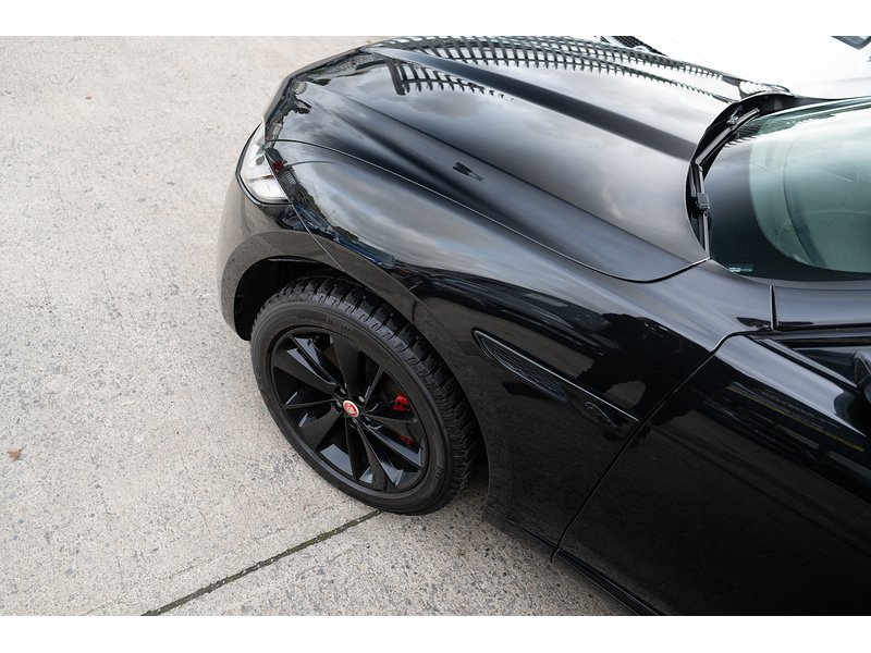 Jaguar 2.0 P250i R-Dynamic Black SUV 5dr Petrol Auto AWD Euro 6 (s/s) (250 ps)