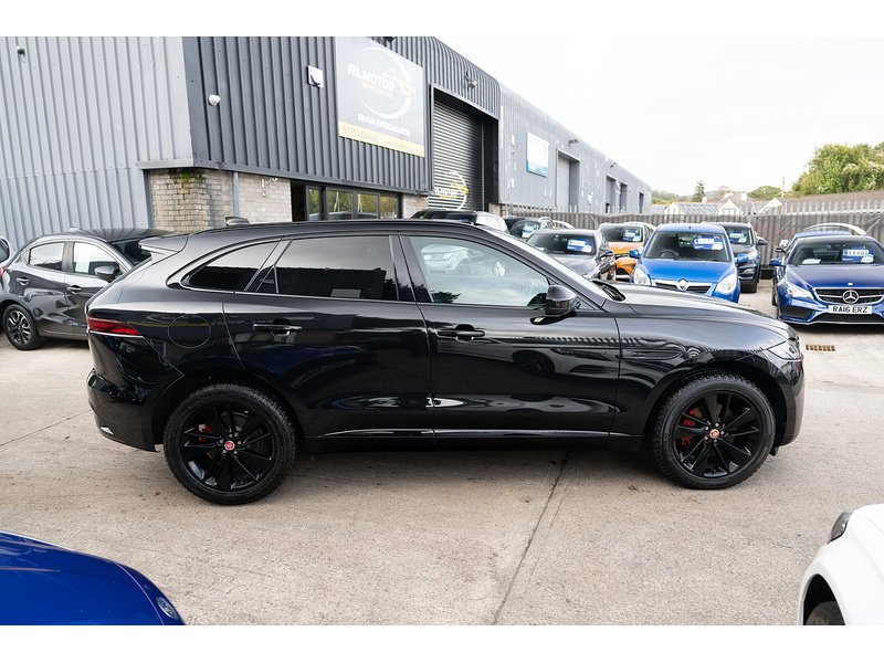 Jaguar 2.0 P250i R-Dynamic Black SUV 5dr Petrol Auto AWD Euro 6 (s/s) (250 ps)
