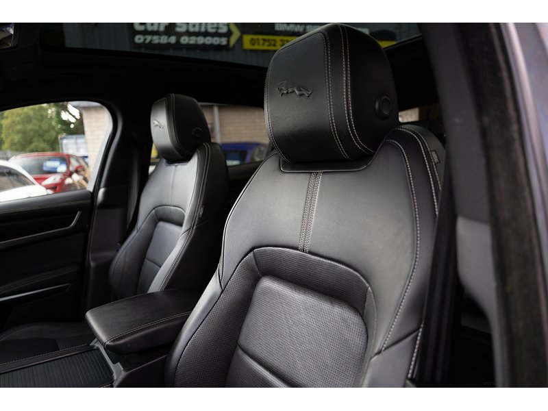 Jaguar 2.0 P250i R-Dynamic Black SUV 5dr Petrol Auto AWD Euro 6 (s/s) (250 ps)