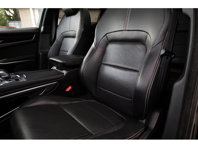 Jaguar 2.0 P250i R-Dynamic Black SUV 5dr Petrol Auto AWD Euro 6 (s/s) (250 ps)