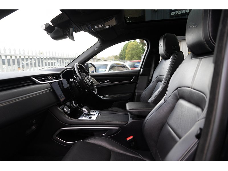 Jaguar 2.0 P250i R-Dynamic Black SUV 5dr Petrol Auto AWD Euro 6 (s/s) (250 ps)