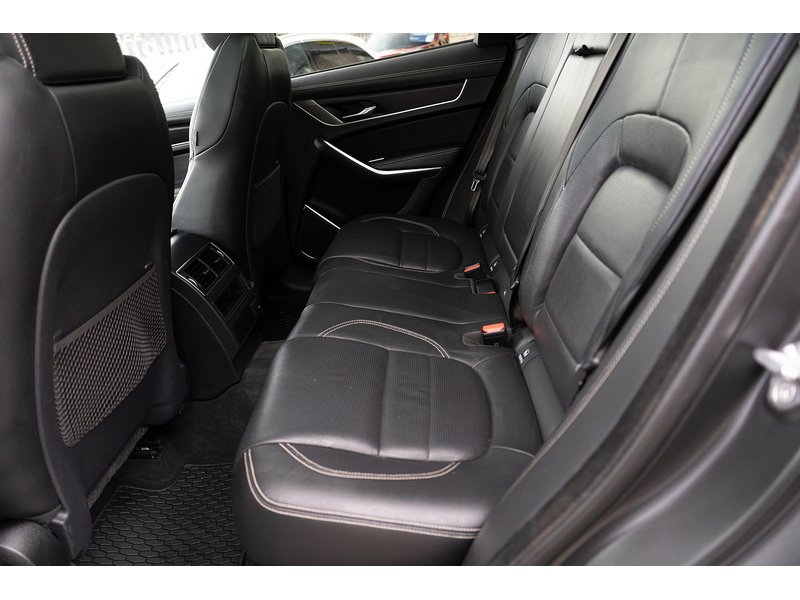 Jaguar 2.0 P250i R-Dynamic Black SUV 5dr Petrol Auto AWD Euro 6 (s/s) (250 ps)