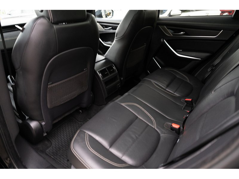 Jaguar 2.0 P250i R-Dynamic Black SUV 5dr Petrol Auto AWD Euro 6 (s/s) (250 ps)
