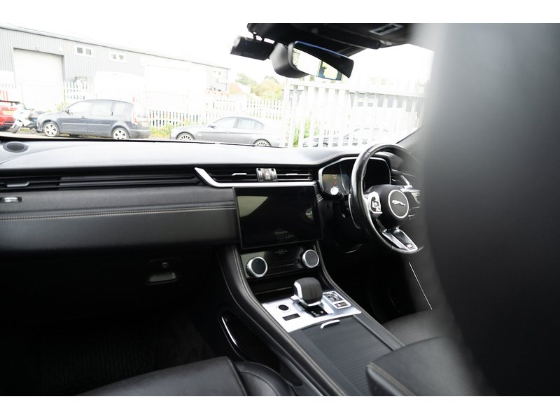 Jaguar 2.0 P250i R-Dynamic Black SUV 5dr Petrol Auto AWD Euro 6 (s/s) (250 ps)