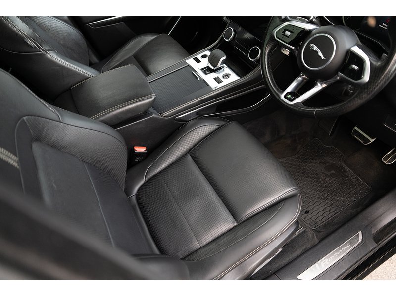 Jaguar 2.0 P250i R-Dynamic Black SUV 5dr Petrol Auto AWD Euro 6 (s/s) (250 ps)