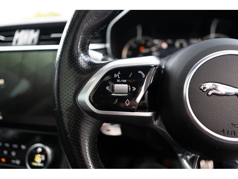 Jaguar 2.0 P250i R-Dynamic Black SUV 5dr Petrol Auto AWD Euro 6 (s/s) (250 ps)