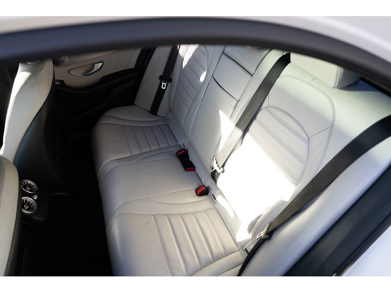 Mercedes-Benz 2.1 C300dh BlueTEC AMG Line Saloon 4dr Diesel Hybrid G-Tronic+ Euro 6 (s/s) (231 ps)