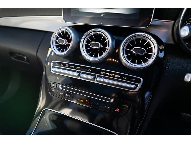 Mercedes-Benz 2.1 C300dh BlueTEC AMG Line Saloon 4dr Diesel Hybrid G-Tronic+ Euro 6 (s/s) (231 ps)
