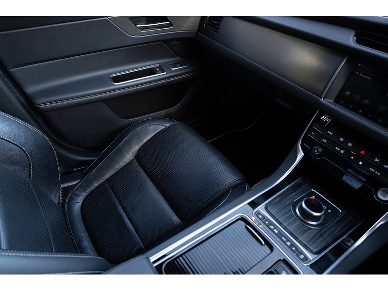 Jaguar 3.0d V6 S Saloon 4dr Diesel Auto Euro 6 (s/s) (300 ps)