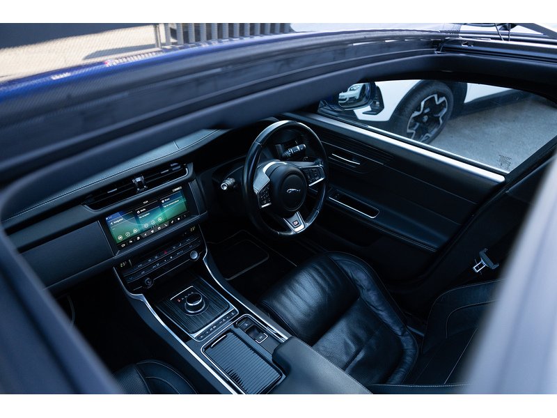Jaguar 3.0d V6 S Saloon 4dr Diesel Auto Euro 6 (s/s) (300 ps)