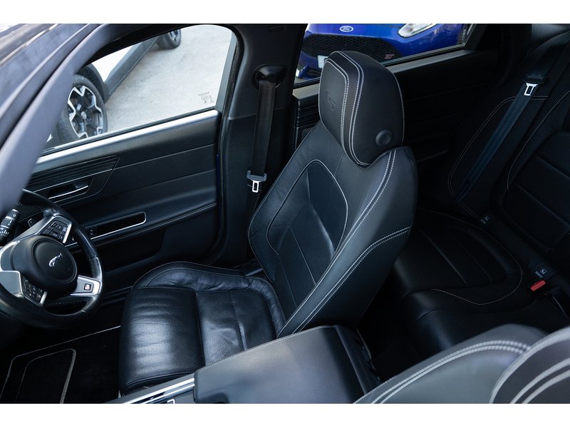 Jaguar 3.0d V6 S Saloon 4dr Diesel Auto Euro 6 (s/s) (300 ps)