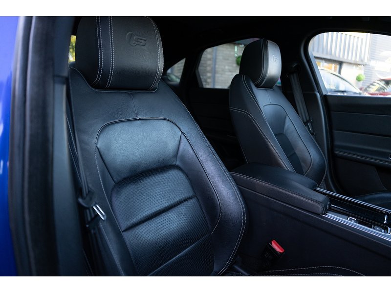 Jaguar 3.0d V6 S Saloon 4dr Diesel Auto Euro 6 (s/s) (300 ps)