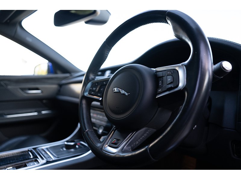 Jaguar 3.0d V6 S Saloon 4dr Diesel Auto Euro 6 (s/s) (300 ps)
