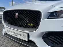Jaguar F-PACE 2.0 P300 300 Sport SUV 5dr Petrol Auto AWD Euro 6 (s/s) (300 ps)