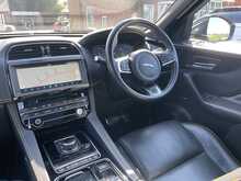 Jaguar F-PACE 2.0 P300 300 Sport SUV 5dr Petrol Auto AWD Euro 6 (s/s) (300 ps)