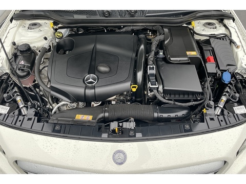 2.1 GLA200d AMG Line (Premium Plus) SUV 5dr Diesel Manual Euro 6 (s/s) (136 ps)