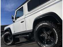 Land Rover Defender 90 2.2 TDCi XS Station Wagon 3dr Diesel Manual 4WD Euro 5 (122 ps)