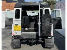 Land Rover Defender 90 2.2 TDCi XS Station Wagon 3dr Diesel Manual 4WD Euro 5 (122 ps)