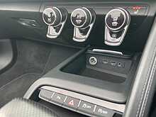 AUDI R8 5.2 FSI V10 Spyder 2dr Petrol S Tronic quattro Euro 6 (s/s) (540 ps)