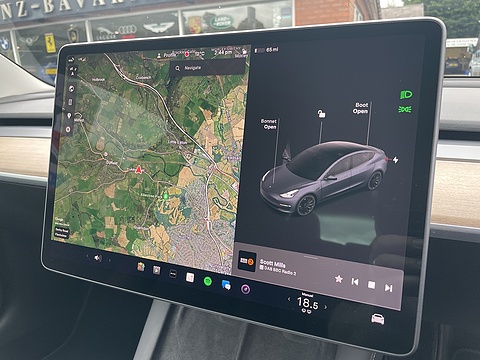 (Dual Motor) Performance Saloon 4dr Electric Auto 4WDE (Performance Upgrade) (449 bhp)