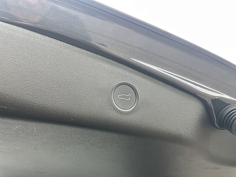 (Dual Motor) Performance Saloon 4dr Electric Auto 4WDE (Performance Upgrade) (449 bhp)