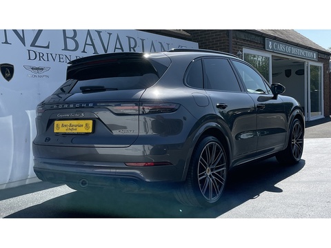 4.0 V8 E-Hybrid 14.1kWh Turbo S SUV 5dr Petrol Plug-in Hybrid TiptronicS 4WD Euro 6 (s/s) (680 ps)