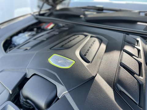 4.0 V8 E-Hybrid 14.1kWh Turbo S SUV 5dr Petrol Plug-in Hybrid TiptronicS 4WD Euro 6 (s/s) (680 ps)