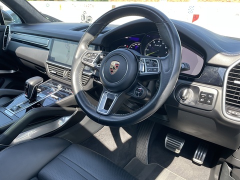 4.0 V8 E-Hybrid 14.1kWh Turbo S SUV 5dr Petrol Plug-in Hybrid TiptronicS 4WD Euro 6 (s/s) (680 ps)