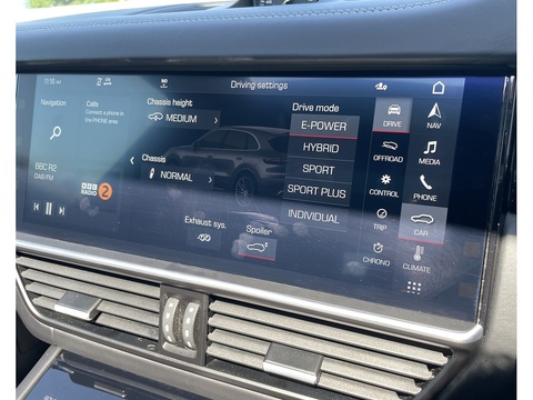 4.0 V8 E-Hybrid 14.1kWh Turbo S SUV 5dr Petrol Plug-in Hybrid TiptronicS 4WD Euro 6 (s/s) (680 ps)