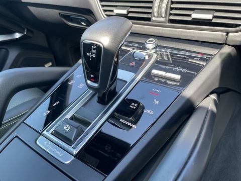 4.0 V8 E-Hybrid 14.1kWh Turbo S SUV 5dr Petrol Plug-in Hybrid TiptronicS 4WD Euro 6 (s/s) (680 ps)