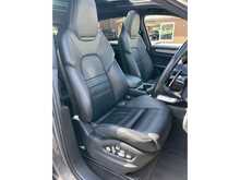 Porsche Cayenne 4.0 V8 E-Hybrid 14.1kWh Turbo S SUV 5dr Petrol Plug-in Hybrid TiptronicS 4WD Euro 6 (s/s) (680 ps)