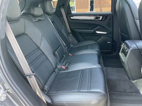 4.0 V8 E-Hybrid 14.1kWh Turbo S SUV 5dr Petrol Plug-in Hybrid TiptronicS 4WD Euro 6 (s/s) (680 ps)