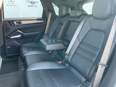 4.0 V8 E-Hybrid 14.1kWh Turbo S SUV 5dr Petrol Plug-in Hybrid TiptronicS 4WD Euro 6 (s/s) (680 ps)