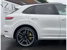 Porsche Cayenne 4.0T V8 Turbo SUV 5dr Petrol TiptronicS 4WD Euro 6 (s/s) (550 ps)