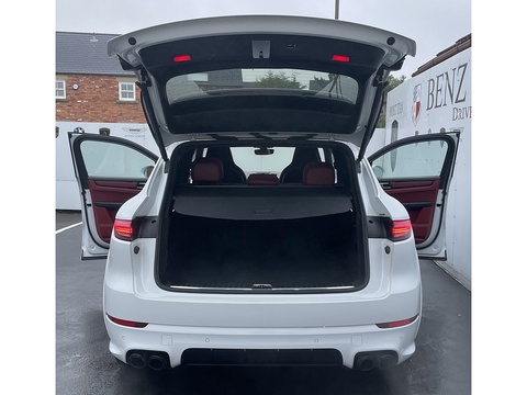 4.0T V8 Turbo SUV 5dr Petrol TiptronicS 4WD Euro 6 (s/s) (550 ps)